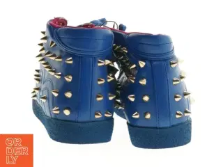 Blå sneakers med nitter fra Pieces (str. 38 )
