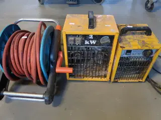 2 stk. varmeovne og slangeopruller med vandslange