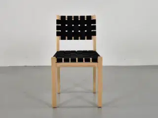 Møde-/konferencestol med sort flet på sæde og ryg