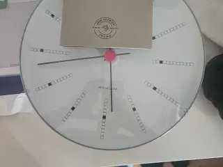 Arne jacobsen væg ur