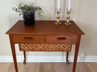Smukt teak sybord fra 60’erne i dansk design 