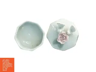 Porcelænsskrin med due-figurer (str. 6 x 5 cm)