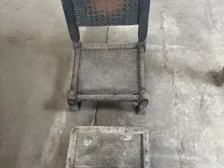 Pakistansk stol med skammel/bord