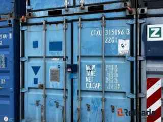 - - - 20 fods container med indhold / 20 ft container with content
