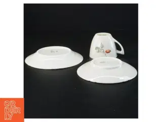 Tekop med underkop og desserttallerken Hyben fra Bing Og Grøndal (str. Diameter 15 og en halv cm kop 6 xn 7 cm)