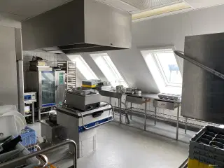 Kantine med industrikøkken til leje - fuldt udstyret