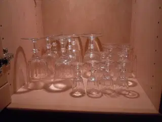 18 antikke glas