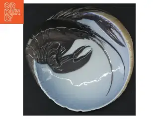 Keramikfad med hummermotiv fra Royal Copenhagen (str. Ø. 18 cm)