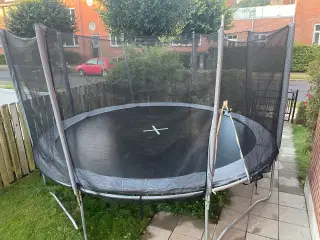 BILLIGT: God Trampolin på 426cm