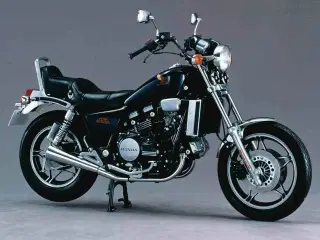 Søger Honda Magna 