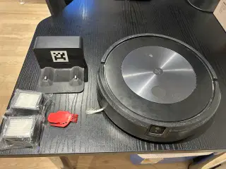 🤖 iRobot Roomba J7 – Smart robotstøvsuger med kam
