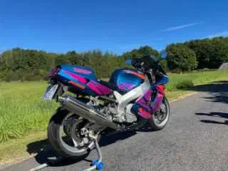 Yamaha yzf 750