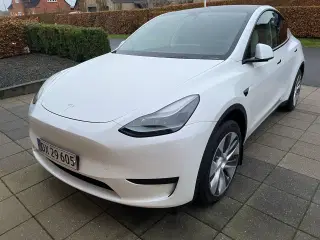 Tesla Y model 2024