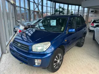 Toyota Raw4 lav km og nysynet