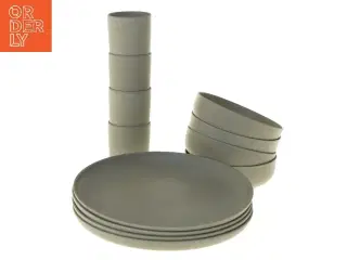 Sæt med tallerkner, skåle og kopper fra Earth Collection (str. 4 tallerkner Ø 25,5 cm 4 skåle Ø 15,5 cm 4 kopper Ø 7 cm
