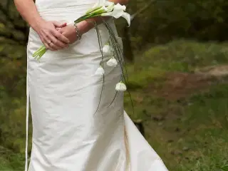 2-delt cremefarve brudekjole
