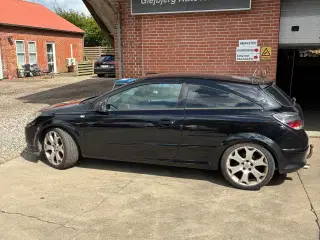 Opel Astra 1,8 GTC