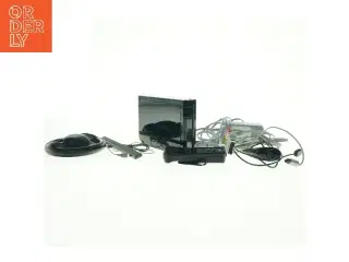Spillekonsol med controller og tilbehør fra Wii