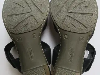 Sort sandal. Sort Rieker