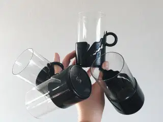 Glas m sort plastholder, 4 stk samlet