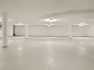 314 m2 Kælder med bilelevator