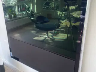 BeoVision 10-46 TV med vægbeslag