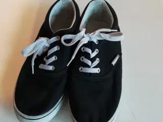 Sneakers str. 39
