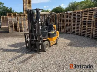 - - - SHEJIANG  1500 KG. GASTRUCK