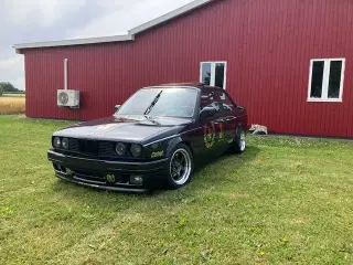 BMW E30 320i 6CYL
