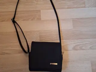 lille sort skuldertaske