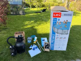 Næsten ny Bestway Steel Pro Max rund pool 5,49 m