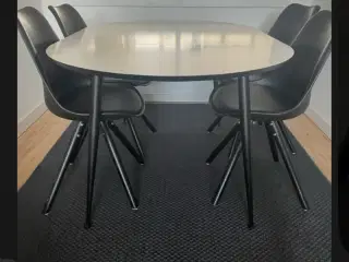 Spisebord med 6 stole