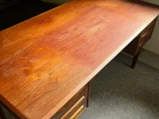 Skrivebord i teak