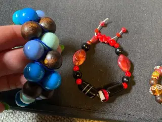 Nye knyttede armbånd