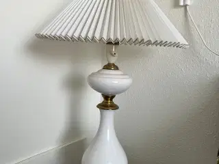 Fin gammel lampe i porcelæn/keramik og messing