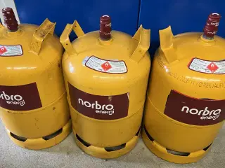 11 kg. Gasflaske Fyldt og plomberet, 400 kr. pr. s