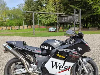 Honda cbr 1100