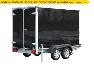 2024 - Variant 2005 C3 cargo Edition   - Stor cargotrailer med skindene blank overflade. Bygget i finer og belagt med en slidstærk plastoverflade.  Nr. Plade 790,- kr.