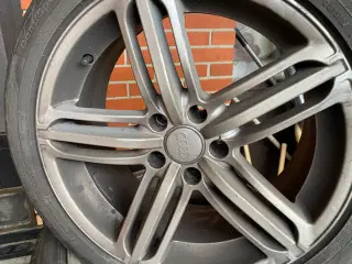 Originale Audi fælge med dæk