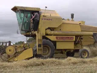Søger new holland 8070/8080/8060 mejetærsker 