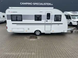 2020 - Adria Adora Supreme 502 UL   2020 Adria Adora Supreme 502 UL - Se den nu hos Camping-Specialisten.dk