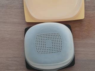 Tupperware 