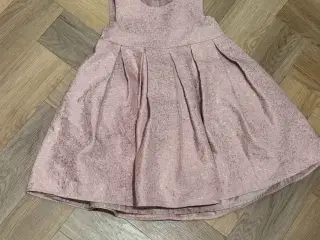 Kjole med guldglimmer