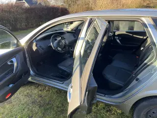 Nissan Primera 1.6i stc