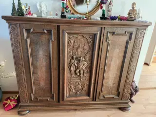 Antik massivt egetræ Skænk med udskæringer, Christ