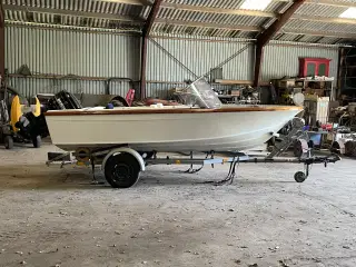 14' Mahogni Speedbåd – Mercury 50HK – Trailer & Ud