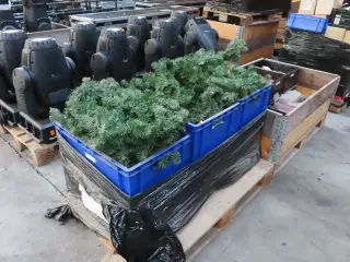 2 paller med julepynt