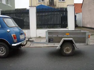 KØBES: Lille trailer med nummerplade