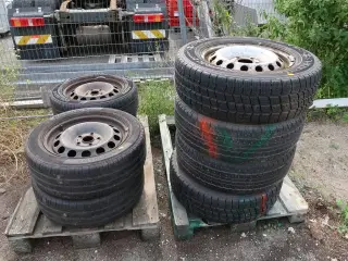 2 stk. paller med 8 stk. fælge med dæk