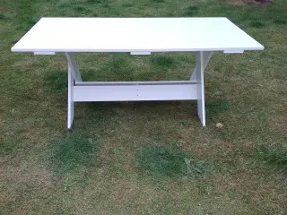 Hvidt HAY Crate havebord i fyrretræ